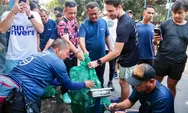 Ahmad Luthfi Bersama Pegiat Lingkungan Asal Prancis Bersihkan Sungai Kawasan Kergon Pekalongan