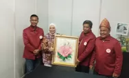 Lukisan Mawar Merah untuk Ibu Dewi: Ketika Seni dan Ekonomi Berpaut Mesra di Festival UMKM Palembang 2025