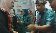 Jumputan Karya Mitra DKP Curi Perhatian Ibu Gubernur Sumsel di Festival Pesona UMKM 2025