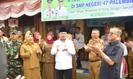 Wajah Ceria Sambut Hari Pertama Sekolah: 211 Siswa SMPN 47 Palembang Dapat Seragam Gratis dari Pemkot