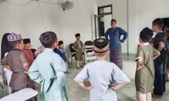 Santri MI Laa Roiba Belajar Bicara dengan Hati di Kelas Public Speaking Perdana