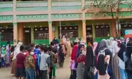 Tanpa Baju Seragam, Anak-anak Aceh Tamiang Tetap Semangat di Hari Pertama Sekolah