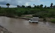 Bertaruh Nyawa Terjang Banjir, Relawan NTT Gotong Makan Bergizi Gratis Seberangi Sungai