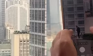 Viral Video Pria Berdiri di Rooftop saat Mahasiswa Demo di Bundaran HI: Udah Nemu 3 Orang 