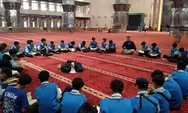Disela-Sela Rihlah Ilmiah Goes To Jakarta, Siswa SMP PCI Tetap Membaca Al Quran di Masjid Istiqlal, Ini Faktor Penyebanya