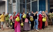 Potret Warga Rela Antre Berjam-jam Demi Satu Tabung Gas LPG 3 Kilogram