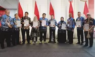 HPN 2025 Kalsel, Pemred Media Sudut Pandang Umi Sjarifah Terima PCNO