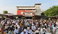 Di Halaman Markas PMI Kota Jakarta Utara  Dilaksanakan Sholat Iduladha dan Penyembelihan Hewan Kurban