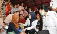 Tinjau Banjir di Carenang, Bupati Ratu Zakiyah Pastikan Tidak Ada Warga Kekurangan Makanan