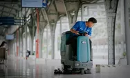 Andalkan Ride On Scrubber, Resclean by KAI Services Pastikan Kebersihan Lantai Stasiun 