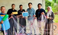 Dukung Nelayan Tradisional, PT Timah Salurkan Bantuan Jaring Udang di Karimun