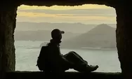 Goa Kotak di Lombok Barat, Destinasi Sunyi dengan Panorama Laut dari Dalam Goa