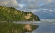 Pantai Parangendog, Tetangga Sepi Parangtritis yang Punya View Beda