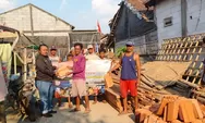 Disapu Angin Puting Beliung, Dinperkim Serahkan Bantuan Material