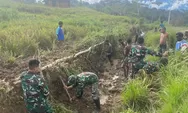 Prajurit Yonif Raider 200/BN Antisipasi Banjir Kampung Eragayam