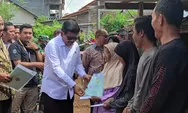  Menteri ATR/BPN Blusukan di Tepus,  Serahkan Sertifikat Langsung ke Warga    