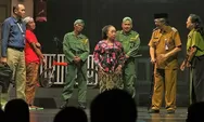 Di Tengah Naiknya Suhu Politik, Pentas 'Musuh Bebuyutan' Dikemas Penuh Gojekan