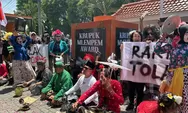 Warga Pakai Edan-Edanan Kirimkan Krupuk Mlempem Award ke Bawaslu DIY, Ini Alasannya