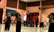   SMKN 2 Depok Pentaskan Teater 'Senandung dari Sebrang Sana' di TBY