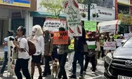 Puluhan Seniman Gelar Aksi Solidaritas Palestina, Jalan Kaki Sepanjang Malioboro