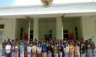Pelajari Sejarah Bangsa, Siswa SMA PL Yogya Keliling Istana Gedung Agung dan Vredeburg Pakai Baju Jawa