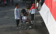  Sikap sempurna di bawah bendera Merah Putih