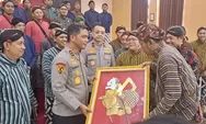 Irjen Suwondo Nainggolan Dapat Wayang Semar dari Paguyuban Lurah, Ternyata Ini Maksudnya
