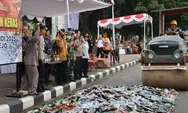 Jaga Ramadhan, Ribuan Botol Miras Dimusnahkan