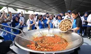 Syukur HUT PNM ke-26, Bobon Santoso Masak Besar Bersama Nasabah PNM Mekaar