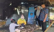 Sekolah Vokasi Undip Perkuat UMKM Ikan Asap di Tegal