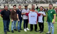   Garudayaksa Berikan Jersey untuk Bupati Sleman, Simbol Persaudaraan untuk PSS dan Empati bagi Sumatera-Aceh