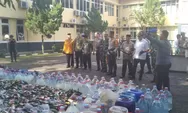 Ciptakan Kondusivitas Jelang Nataru, Polresta Banyumas Musnahkan Ribuan Botol Miras
