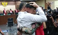 Jadi Saksi Sidang Rafael Alun, Begini Momen Mario Dandy Peluk Erat Sang Ayah di Sidang Kasus Gratifikasi