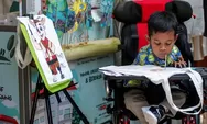 Murid SLB Tegar Lukis Maskot Peparnas XVII Solo 2024 Kebo Bule dengan Mulut, Berawal Suka Gambar Wayang