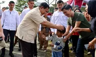 Usai Nyoblos, Prabowo Bercengkrama dengan Warga dan Anak-Anak Bojong Koneng: Kacamatanya Lucu