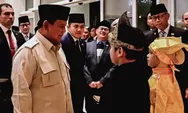 Momen Anak-anak WNI Kenakan Pakaian Adat Sumbar Sambut Presiden Prabowo di Mesir: Bangga dan Senang!