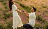 Romantis! Thariq Halilintar Lamar Aaliyah Massaid di Hamparan Padang Bunga yang Cantik dan Menggoda
