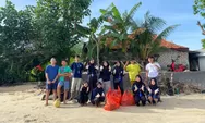 Mahasiswa KKN Kelompok 30 Universitas Trunojoyo Madura, Gelar Aksi Bersih Pantai di Desa Paseseh, Tanjung Bumi