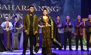 10 Pasang Finalis Teruna Teruni Denpasar 2024 Unjuk Aksi di Panggung Fashion Show