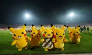 Pikachu Berkemeja Batik Menyapa Penonton di Stadion Bali United