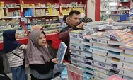 Jelang Tahun Ajaran Baru, Toko Perlengkapan Sekolah di Kota Tegal Mulai Ramai 