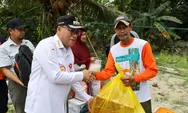 Pj. Bupati PPU Berikan Bantuan Langsung ke Korban Banjir