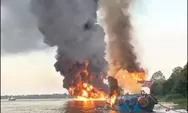 Muncul Ledakan, Tugboat Surya 03 Terbakar di Sungai Barito