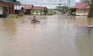 Banjir di Hulu, Jalan Darat Dilewati Pakai Ketinting