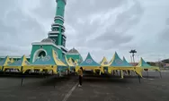 Halaman Masjid Agung Baitul Hikmah di Berau Kembali Jadi Arena Pasar Ramadan, Segini Tenda yang Disiapkan    