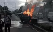 Tabrak Tiang Lampu Jalan Hingga Mobil Hangus Terbakar, Pengemudi Toyota Avanza Kabur