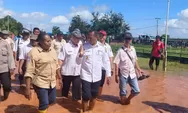 Tinjau Banjir di Kurik, Ini yang Dilakukan Pj Gubernur Apolo Safanpo ke Warga Terdampak