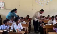 Pj Bupati Marthen Kogoya Pantau Pelaksanaan Program Sarasehans di SD Inpres Anawi