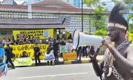 Pagi Tadi, Pagar DPR Papua Dipenuhi Pernyataan Satir, Ini Aktornya