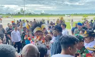 Tiba di Nabire, Pj. Gubernur Papua Tengah Dijemput Ribuan Masyarakat